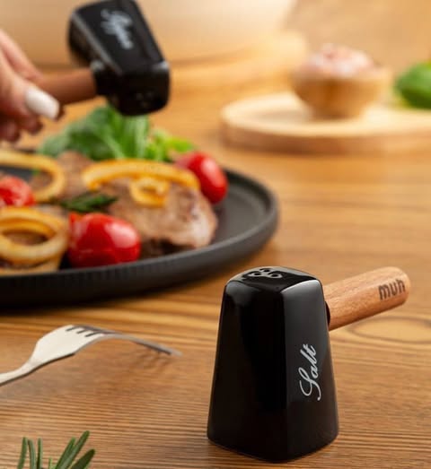 SALT&PEPPER POT WITH BAMBOO BASE